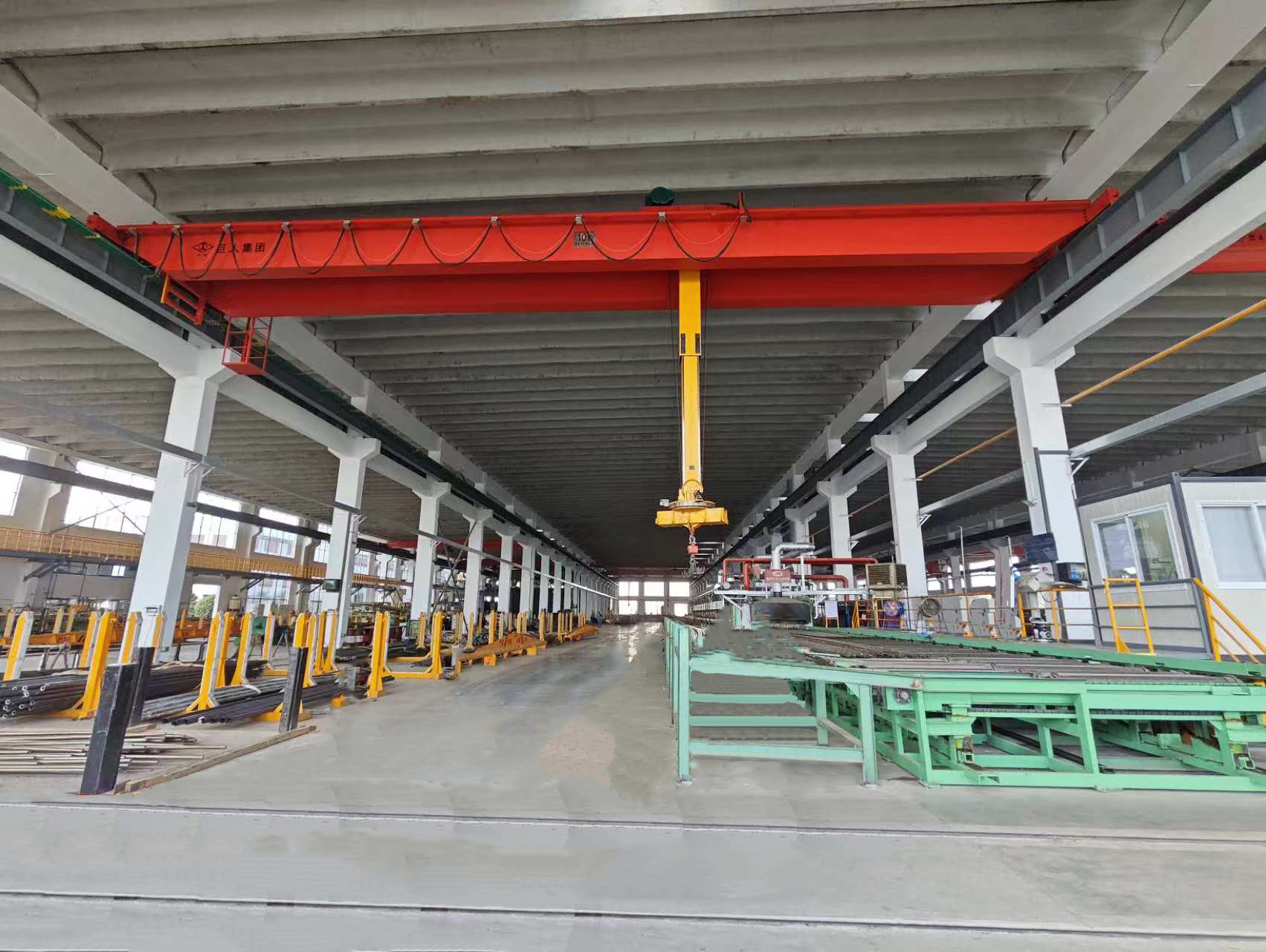 剛性導(dǎo)柱防搖擺起重機