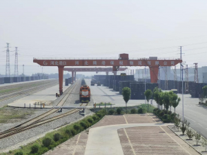 軌道式集裝箱門式起重機(jī)