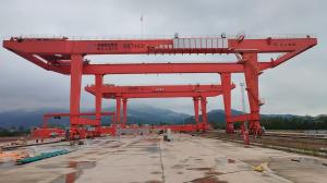 軌道式集裝箱門式起重機(jī)